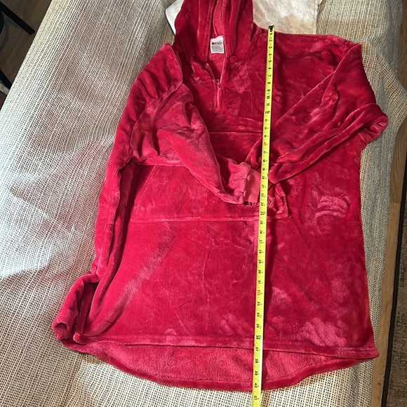 The “Comfy” Pullover Hooded Fleece. One size, Bright Hot Red/Pink - Picture 8 of 8